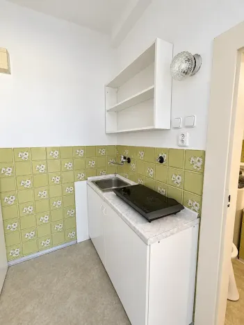 Pronájem bytu 1+kk, Praha - Vršovice, K louži, 32 m2