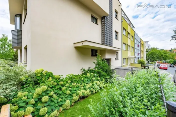 Pronájem bytu 2+kk, Praha - Střešovice, Na Hubálce, 72 m2