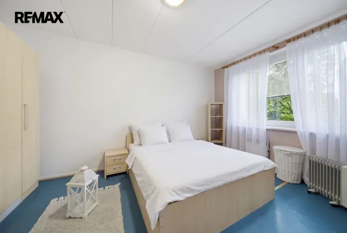 Prodej bytu 1+1, Karlovy Vary - Dvory, Chebská, 33 m2