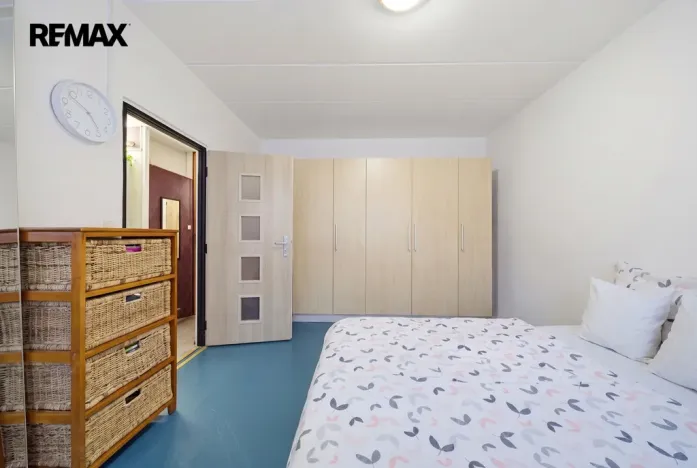 Prodej bytu 1+1, Karlovy Vary - Dvory, Chebská, 33 m2