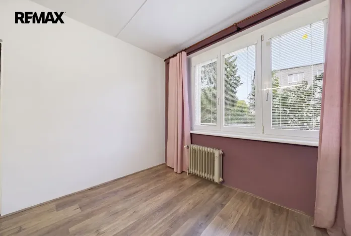 Prodej bytu 1+1, Karlovy Vary - Dvory, Chebská, 33 m2