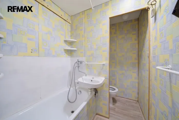 Prodej bytu 1+1, Karlovy Vary - Dvory, Chebská, 33 m2