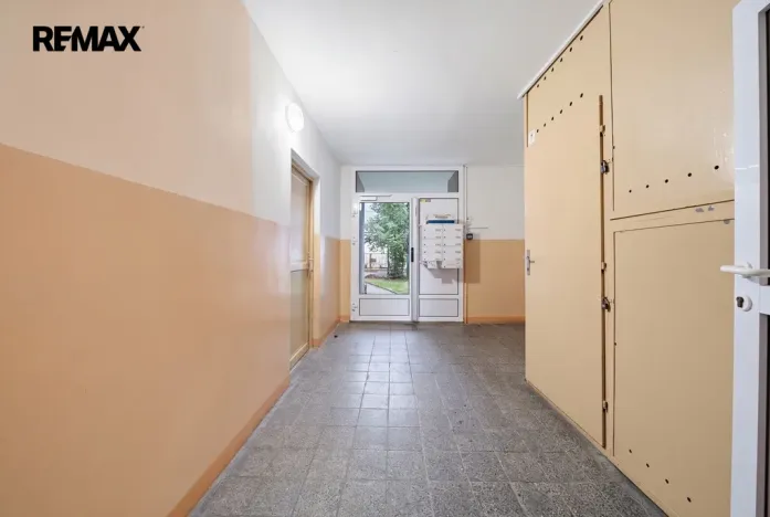 Prodej bytu 1+1, Karlovy Vary - Dvory, Chebská, 33 m2