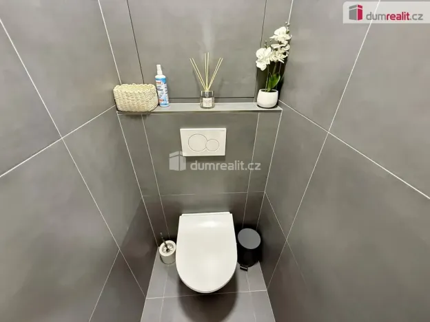 Pronájem bytu 2+kk, Kralupy nad Vltavou - Lobeček, nám. Mládežníků, 38 m2