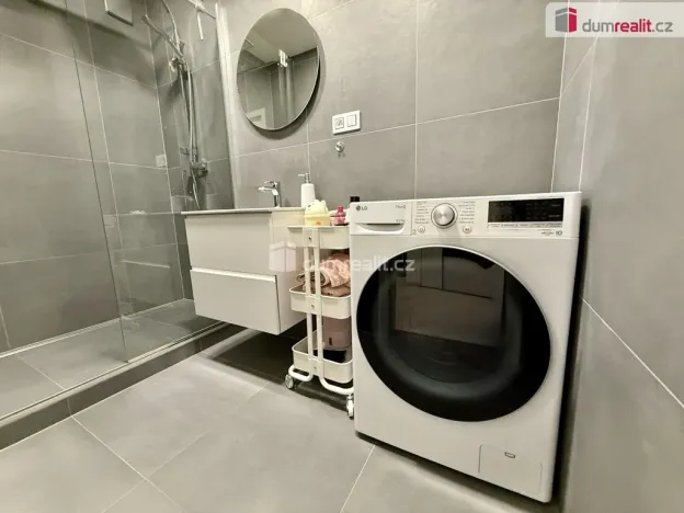 Pronájem bytu 2+kk, Kralupy nad Vltavou - Lobeček, nám. Mládežníků, 38 m2