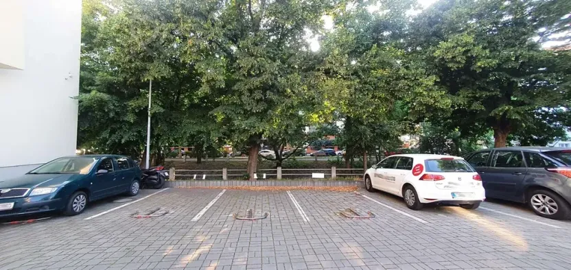 Pronájem garážového stání, Praha - Michle, Magistrů, 20 m2