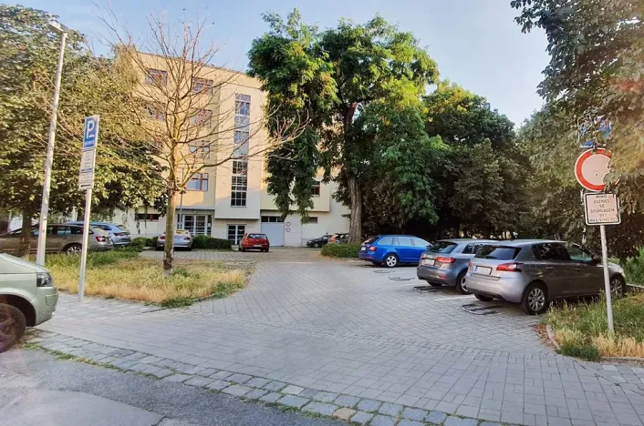 Pronájem garážového stání, Praha - Michle, Magistrů, 20 m2