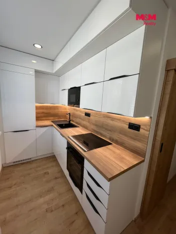 Pronájem bytu 3+1, Karlovy Vary - Stará Role, Hlávkova, 67 m2