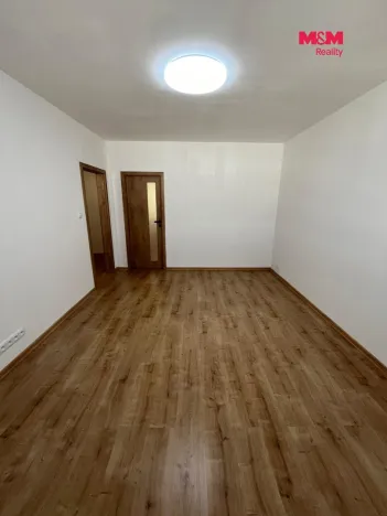 Pronájem bytu 3+1, Karlovy Vary - Stará Role, Hlávkova, 67 m2