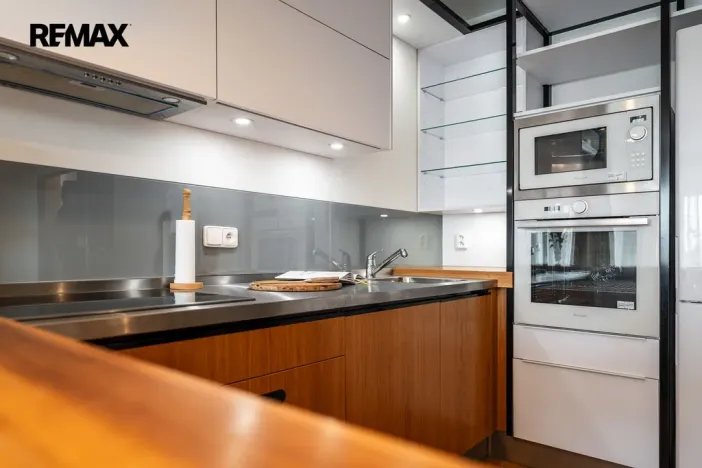 Prodej vícegeneračního domu, Praha - Křeslice, Ibišková, 304 m2
