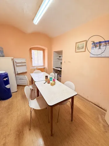 Pronájem výrobních prostor, Netolice, Mírové Náměstí, 500 m2