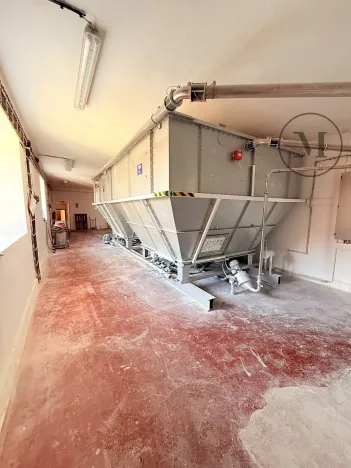 Pronájem komerční nemovitosti, Netolice, Mírové Náměstí, 500 m2