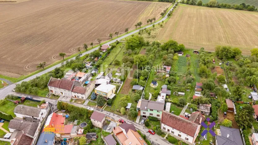 Prodej pozemku pro bydlení, Roštění, 1825 m2