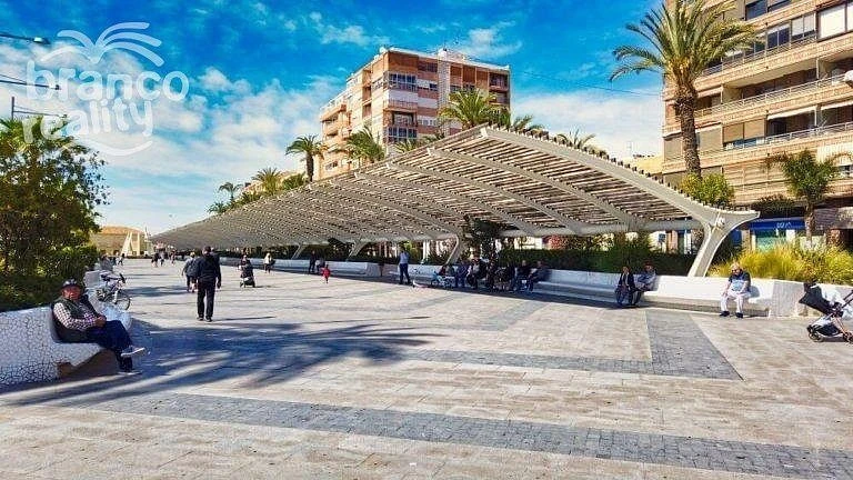 Prodej bytu 4+kk, Torrevieja, Alicante, Španělsko, 96 m2