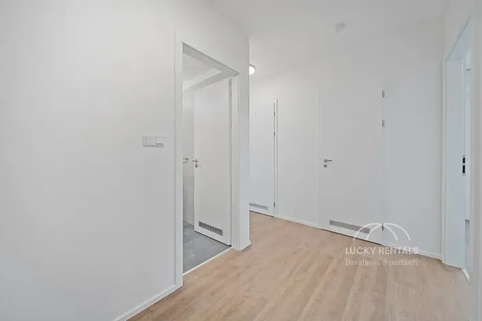 Pronájem bytu 1+kk, Praha - Chodov, Líbalova, 30 m2