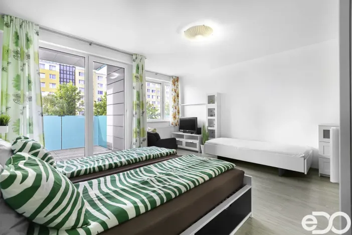 Pronájem bytu 1+kk, Praha, Petržílkova, 42 m2