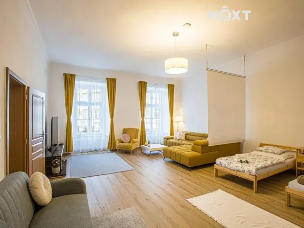 Pronájem bytu 2+1, Jindřichův Hradec, nám. Míru, 100 m2