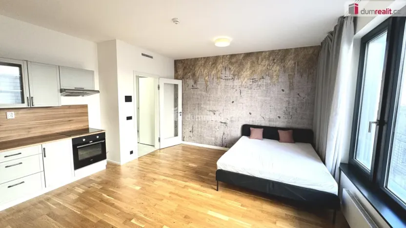Pronájem bytu 1+kk, Praha - Smíchov, Grafická, 31 m2