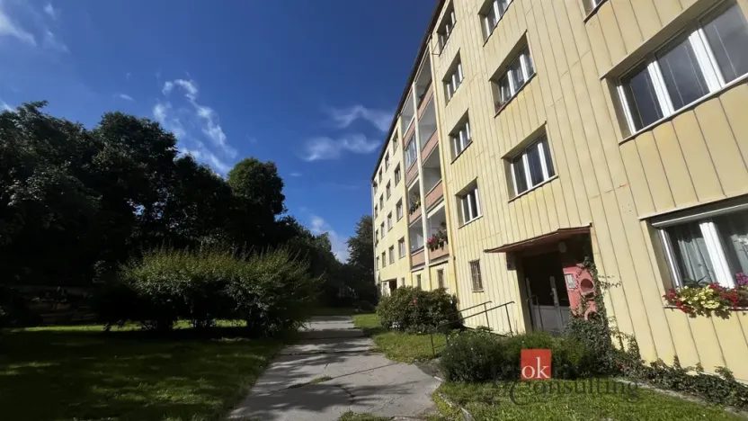 Pronájem bytu 1+1, Karlovy Vary, Sládkova, 35 m2