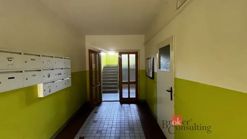Pronájem bytu 1+1, Karlovy Vary, Sládkova, 35 m2