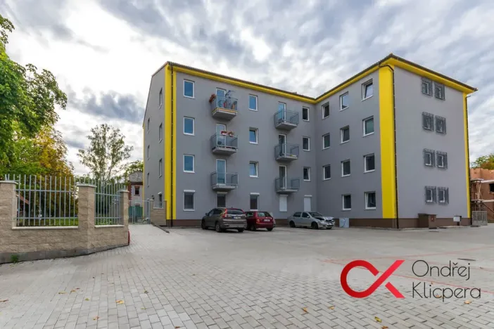 Pronájem bytu 2+kk, Milovice, Kaštanová, 44 m2