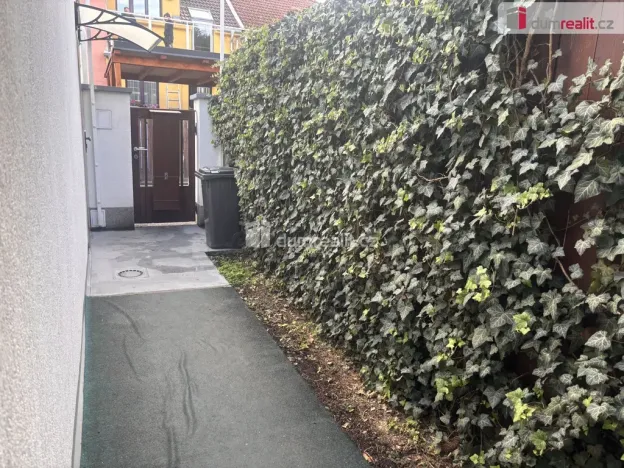 Pronájem atypického bytu, Praha - Prosek, Martinovská, 12 m2
