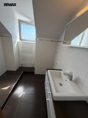 Prodej bytu 3+kk, Šestajovice, Revoluční, 74 m2
