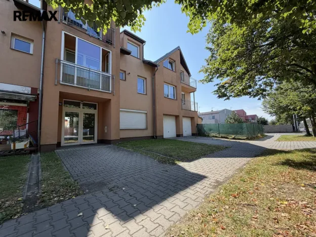 Prodej bytu 3+kk, Šestajovice, Revoluční, 74 m2