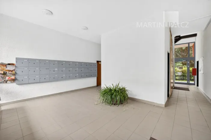 Prodej bytu 2+kk, Praha - Kobylisy, Famfulíkova, 43 m2