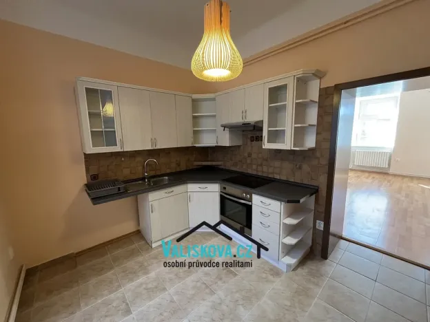 Pronájem bytu 3+1, Kroměříž, Husovo náměstí, 94 m2