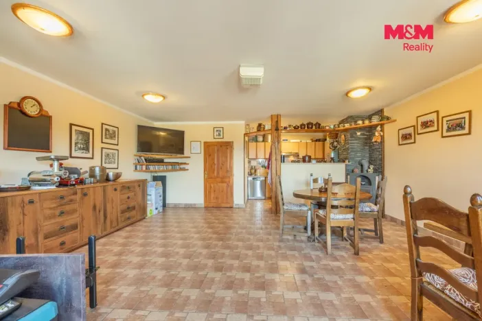 Prodej rodinného domu, Cvrčovice, Školní, 178 m2