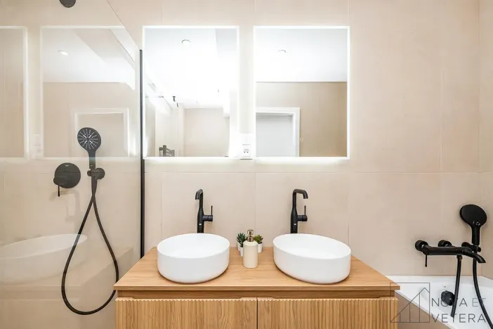 Prodej bytu 3+kk, Praha - Holešovice, Komunardů, 90 m2