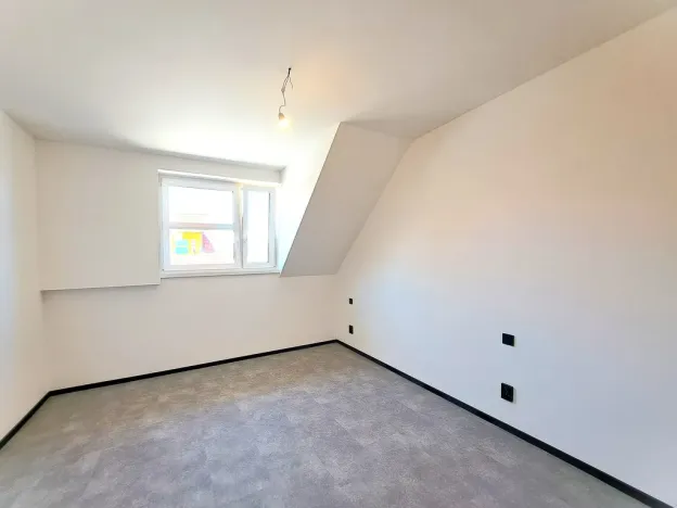 Prodej rodinného domu, Stochov, náměstí u dubu, 110 m2