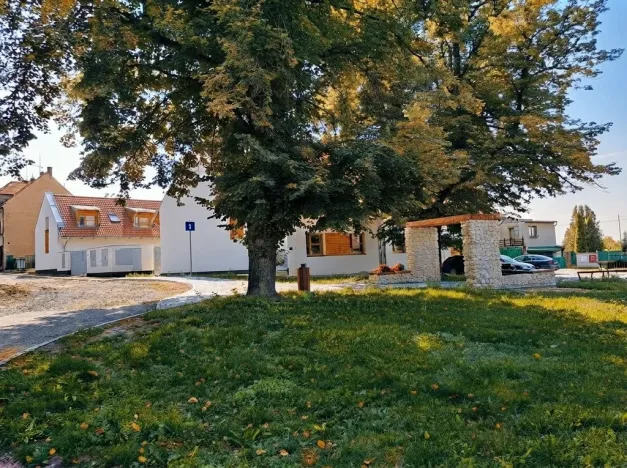 Prodej rodinného domu, Stochov, náměstí u dubu, 110 m2