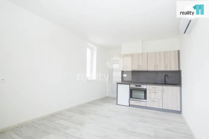 Pronájem bytu 1+kk, Přerov - Přerov VI-Újezdec, Hlavní, 25 m2