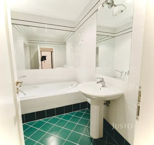 Pronájem bytu 3+1, Praha, Hořejší nábřeží, 94 m2