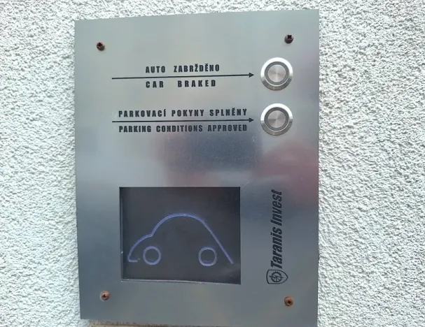 Pronájem garážového stání, Praha - Vyšehrad, Neklanova, 15 m2