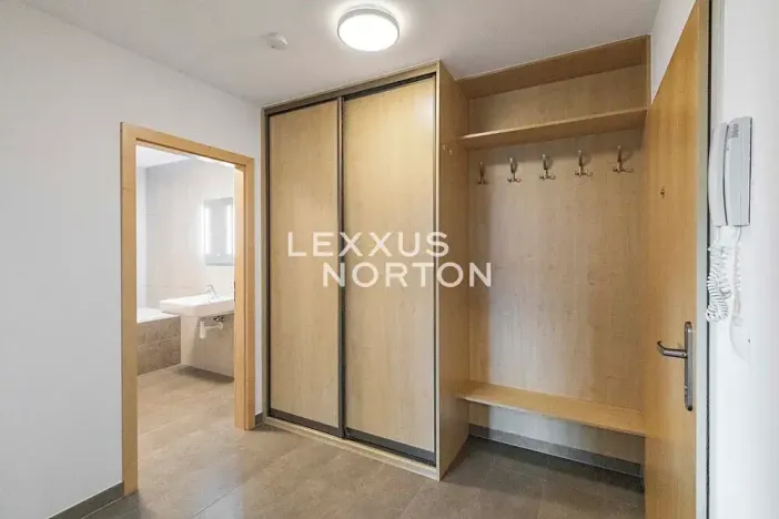 Pronájem bytu 2+kk, Praha - Uhříněves, V bytovkách, 54 m2