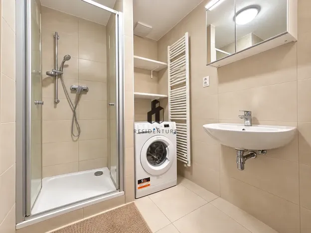 Pronájem bytu 1+kk, Praha - Strašnice, Zvěřinova, 45 m2