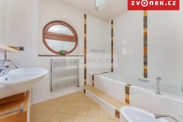 Prodej kanceláře, Hranice, Pod Bílým kamenem, 540 m2