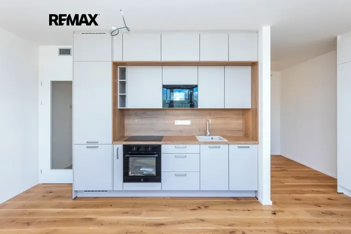 Pronájem bytu 1+kk, Praha - Radlice, U Komína, 37 m2