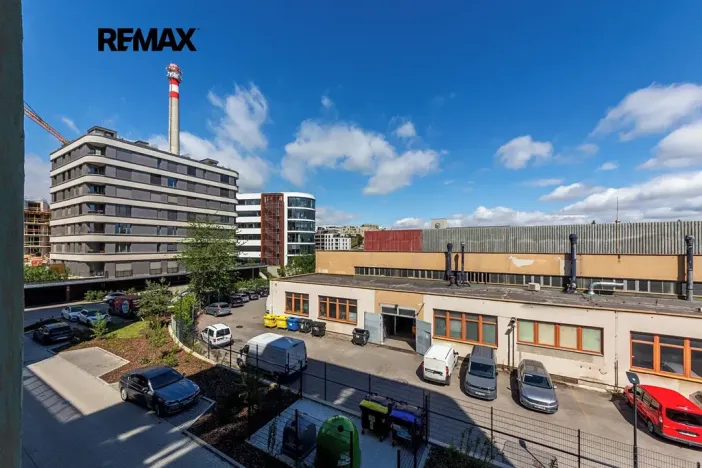 Pronájem bytu 1+kk, Praha - Radlice, U Komína, 37 m2