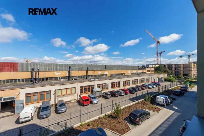 Pronájem bytu 1+kk, Praha - Radlice, U Komína, 37 m2