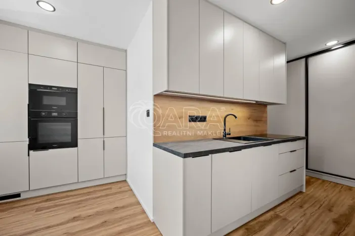 Prodej bytu 2+1, Strakonice - Strakonice II, Bezděkovská, 42 m2