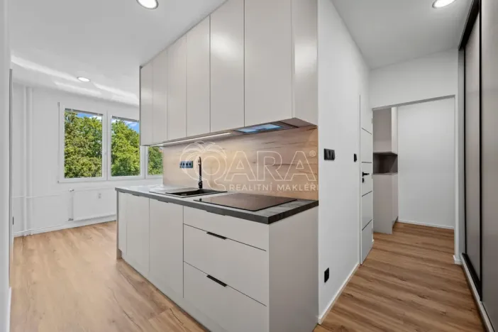 Prodej bytu 2+1, Strakonice - Strakonice II, Bezděkovská, 42 m2