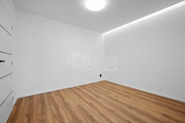 Prodej bytu 2+1, Strakonice - Strakonice II, Bezděkovská, 42 m2