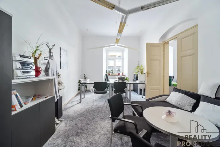 Pronájem kanceláře, Pardubice - Zelené Předměstí, třída Míru, 82 m2