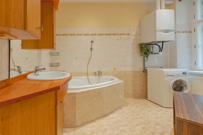 Prodej bytu 3+1, Praha - Bubeneč, U studánky, 82 m2
