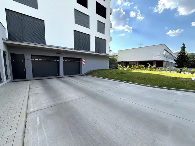 Pronájem garáže, Brno, třída Generála Píky, 12 m2