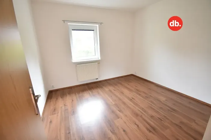 Pronájem bytu 2+1, Karlovy Vary, Modenská, 56 m2